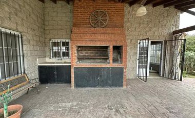 Casa en venta - 2 Dormitorios 1 Baño - Cochera - 348Mts2 - San Miguel del Monte