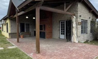 Casa en venta - 2 Dormitorios 1 Baño - Cochera - 348Mts2 - San Miguel del Monte
