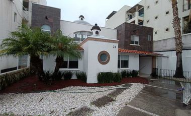 VENDO CASA EN PRIVADA ZONA JARDINES DE LA HDA, 4 REC C/BAÑO DOS EN PLANTA BAJA