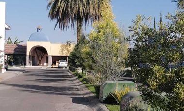 VENDO CASA EN PRIVADA ZONA JARDINES DE LA HDA, 4 REC C/BAÑO DOS EN PLANTA BAJA