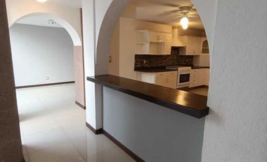VENDO CASA EN PRIVADA ZONA JARDINES DE LA HDA, 4 REC C/BAÑO DOS EN PLANTA BAJA