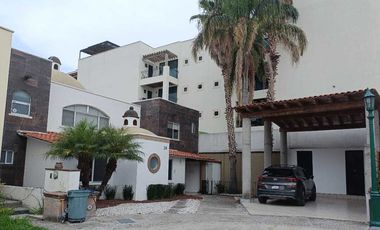 VENDO CASA EN PRIVADA ZONA JARDINES DE LA HDA, 4 REC C/BAÑO DOS EN PLANTA BAJA