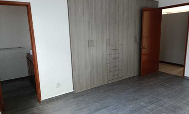 VENDO CASA EN PRIVADA ZONA JARDINES DE LA HDA, 4 REC C/BAÑO DOS EN PLANTA BAJA