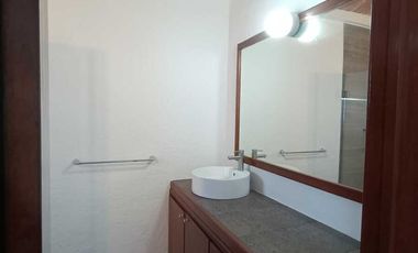 VENDO CASA EN PRIVADA ZONA JARDINES DE LA HDA, 4 REC C/BAÑO DOS EN PLANTA BAJA
