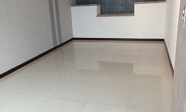 VENDO CASA EN PRIVADA ZONA JARDINES DE LA HDA, 4 REC C/BAÑO DOS EN PLANTA BAJA