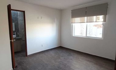 VENDO CASA EN PRIVADA ZONA JARDINES DE LA HDA, 4 REC C/BAÑO DOS EN PLANTA BAJA