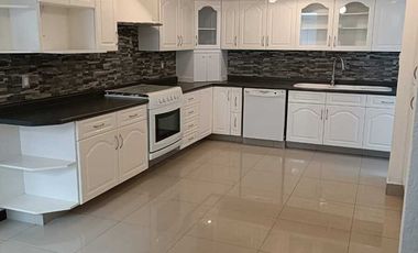 VENDO CASA EN PRIVADA ZONA JARDINES DE LA HDA, 4 REC C/BAÑO DOS EN PLANTA BAJA