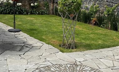 Encantadora Casa en Venta en San Jerónimo a 2 Cuadras de Periférico