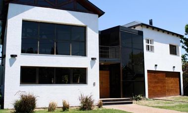 Casa Fondo Golf, muy luminosa y funcional