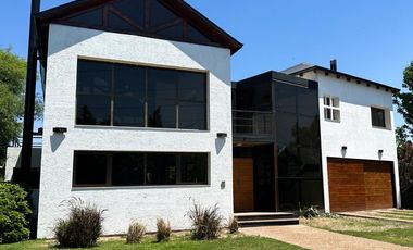 Casa Fondo Golf, muy luminosa y funcional