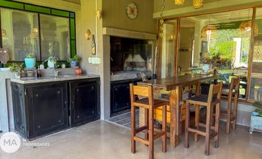 Casa 4 Dormitorios con jardín y pileta - Aguadas - Funes | Venta