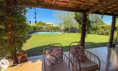 Casa 4 Dormitorios con jardín y pileta - Aguadas - Funes | Venta