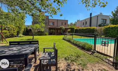 Casa 4 Dormitorios con jardín y pileta - Aguadas - Funes | Venta