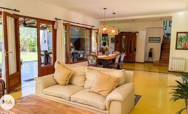 Casa 4 Dormitorios con jardín y pileta - Aguadas - Funes | Venta