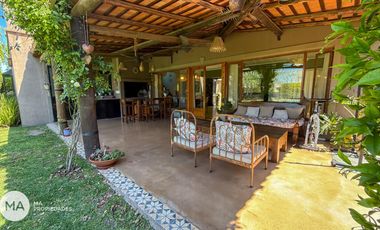 Casa 4 Dormitorios con jardín y pileta - Aguadas - Funes | Venta