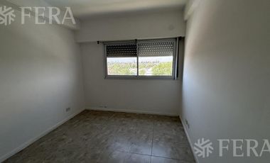 Alquiler de departamento 2 ambientes con balcón en el complejo Pinar de Wilde