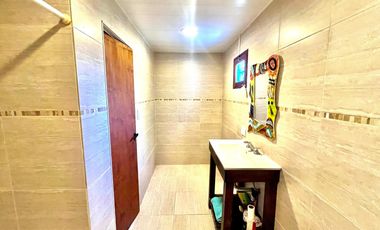 Casa en  La Caleta a 200 metros del mar