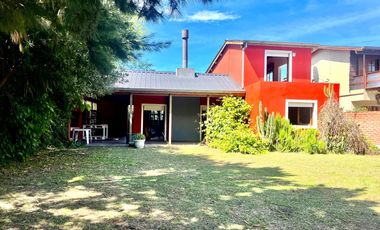 Casa en  La Caleta a 200 metros del mar