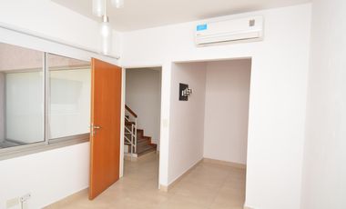 Alquiler casa ,  tipo departamento en condominio  .