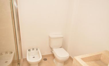 Alquiler casa ,  tipo departamento en condominio  .