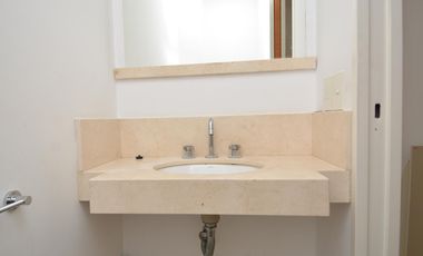 Alquiler casa ,  tipo departamento en condominio  .