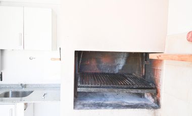 Alquiler casa ,  tipo departamento en condominio  .