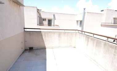 Alquiler casa ,  tipo departamento en condominio  .