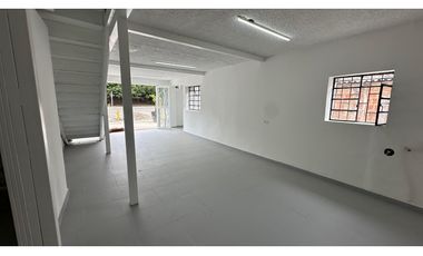 ARRIENDO LOCAL SEGUNDO PISO SOBRE LA CRA 5 COTA $2,400.000
