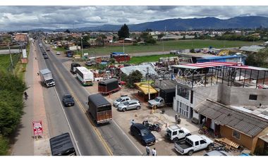 ARRIENDO LOCAL SOBRE LA CRA 5 COTA $2,400.000