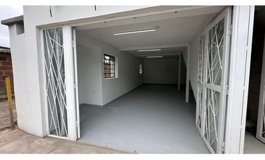 ARRIENDO LOCAL SOBRE LA CRA 5 COTA $2,400.000