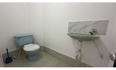 ARRIENDO LOCAL SOBRE LA CRA 5 COTA $2,400.000