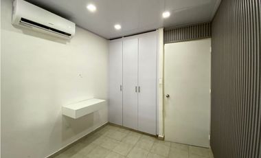 Casa Unifamiliar Remodelada de Esquina en Las Cumbres en Venta-LH