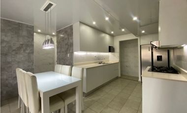 Casa Unifamiliar Remodelada de Esquina en Las Cumbres en Venta-LH