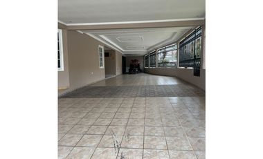 Casa de Esquina con Aires en Alquiler en Cerro Viento - LH