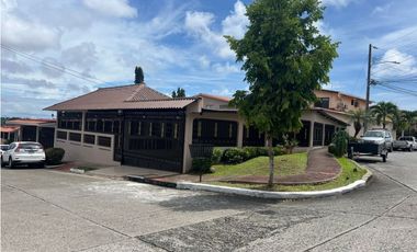 Casa de Esquina con Aires en Alquiler en Cerro Viento - LH