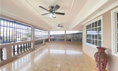 Casa de Esquina con Aires en Alquiler en Cerro Viento - LH