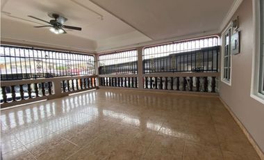 Casa de Esquina con Aires en Alquiler en Cerro Viento - LH