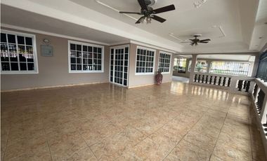 Casa de Esquina con Aires en Alquiler en Cerro Viento - LH