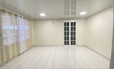 Casa de Esquina con Aires en Alquiler en Cerro Viento - LH