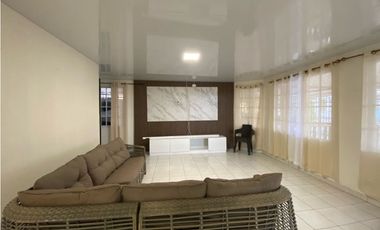 Casa de Esquina con Aires en Alquiler en Cerro Viento - LH