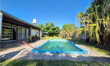 Casa con pileta sobre Ruta 11 camino a Colonia Benítez!
