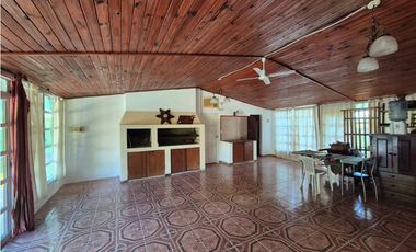 Casa con pileta sobre Ruta 11 camino a Colonia Benítez!