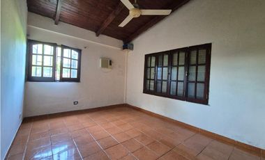Casa con pileta sobre Ruta 11 camino a Colonia Benítez!