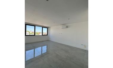 Oficina en Venta zona Macro centro. contrafrente