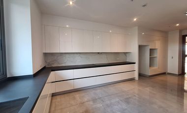 Departamento en venta piso 1 de 3 dormitorios con vista al río en Samborondón RRR