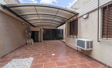 Casa 4amb. en San Andres - Cochera y parrilla