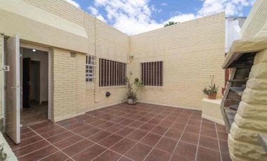 Casa 4amb. en San Andres - Cochera y parrilla