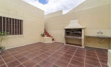 Casa 4amb. en San Andres - Cochera y parrilla