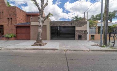 Casa 4amb. en San Andres - Cochera y parrilla