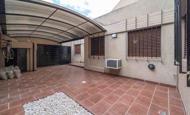 Casa 4amb. en San Andres - Cochera y parrilla